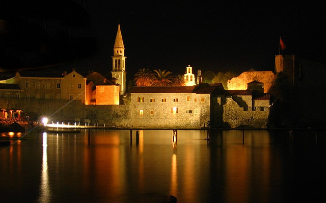 Budva noću
