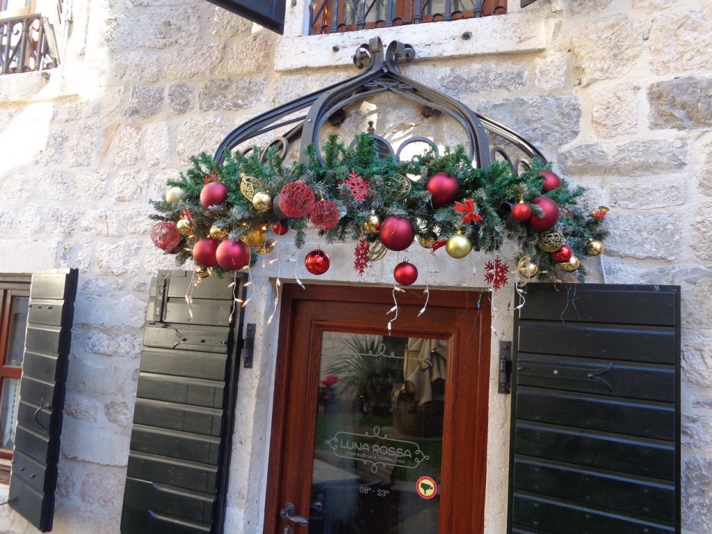 Kotor - uredite izlog, balkon