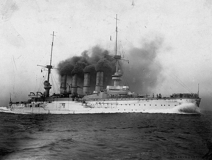 Speov admiralski brod, oklopni krstar SCHARNHORST