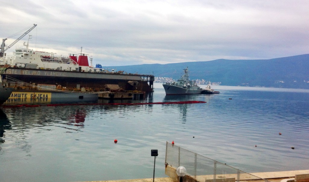 Ulazak fregate Kotor u dok 