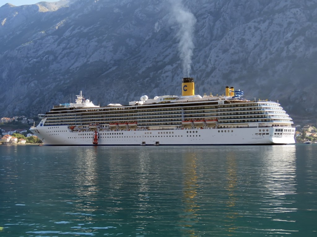 Kotor - Tender ostao visiti niz bok Costa Mediterranea - foto Boka News