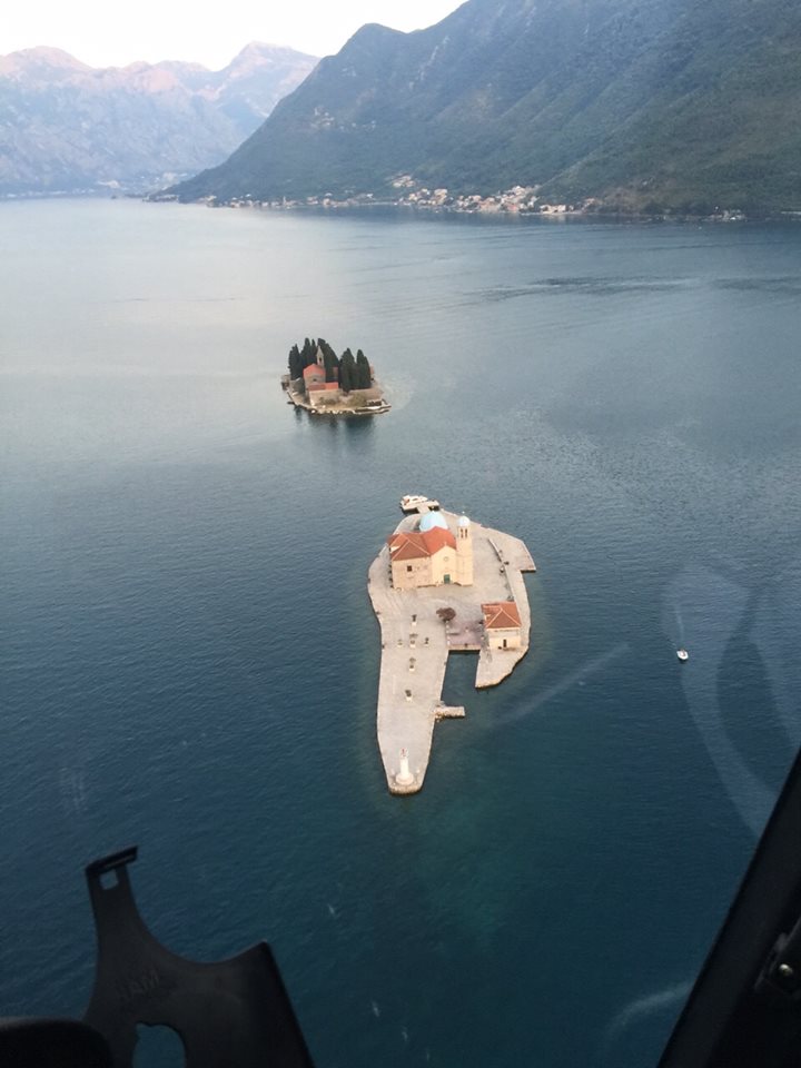 Pogled na peraške otoke iz Hawattovog helikoptera