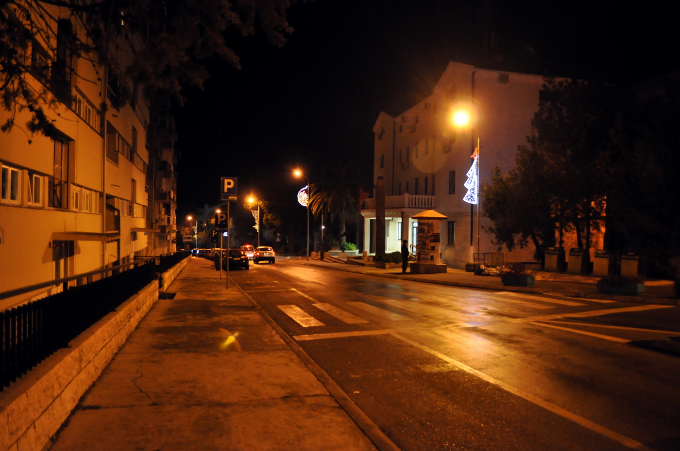 Tivat ukrašen za doček 2016.