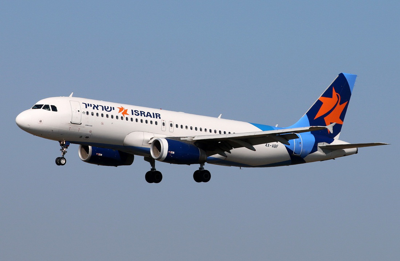izraelski airbus A 320 koji je doveo prve turiste u Tivat