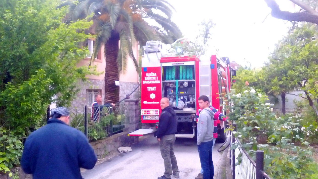 Sa akcije gašenja u Tivtu