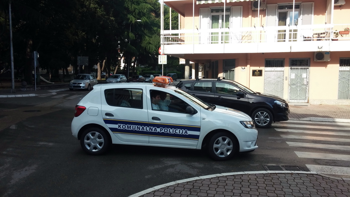 Komunalna policija u Tivtu u akciji