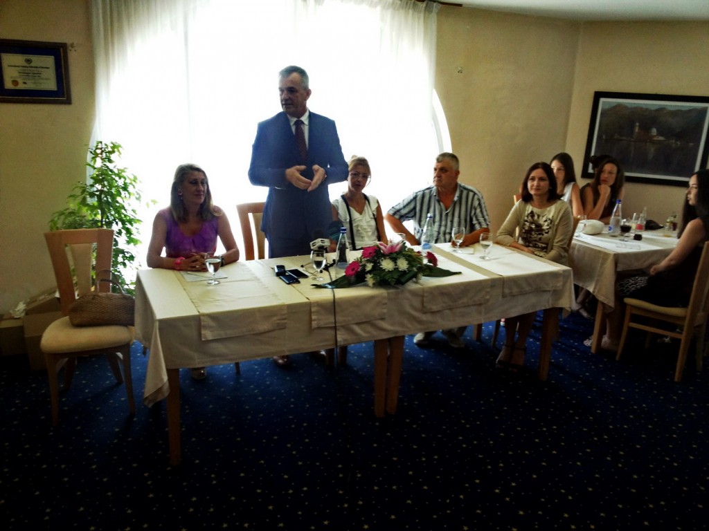 Budva - Predsjednik Opštine uručio nagrade dobitnicima diplome „Luča“