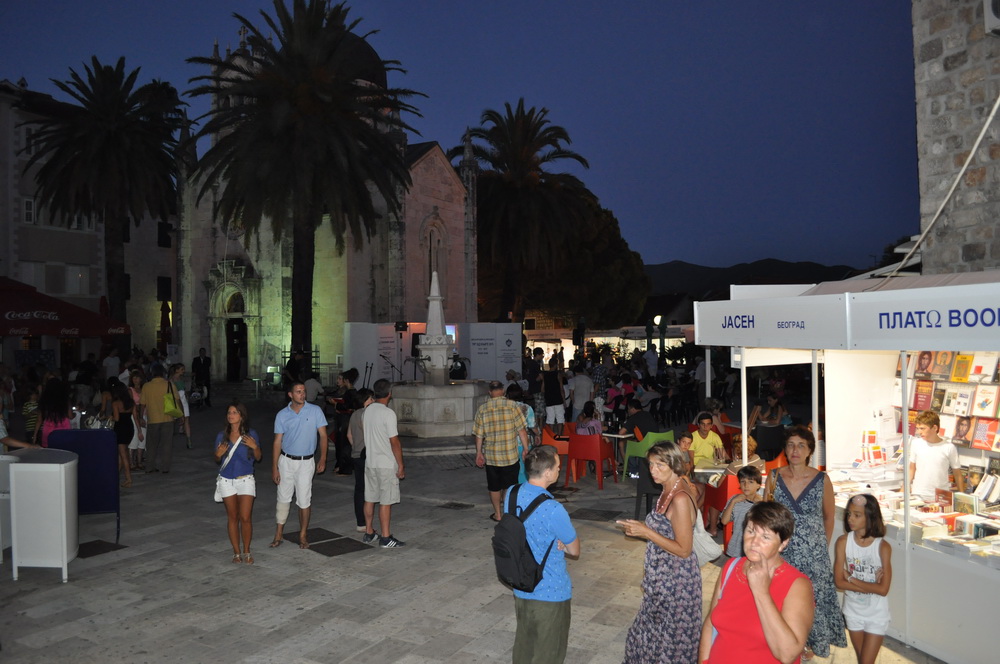 Herceg - Novi - Trg od knjige