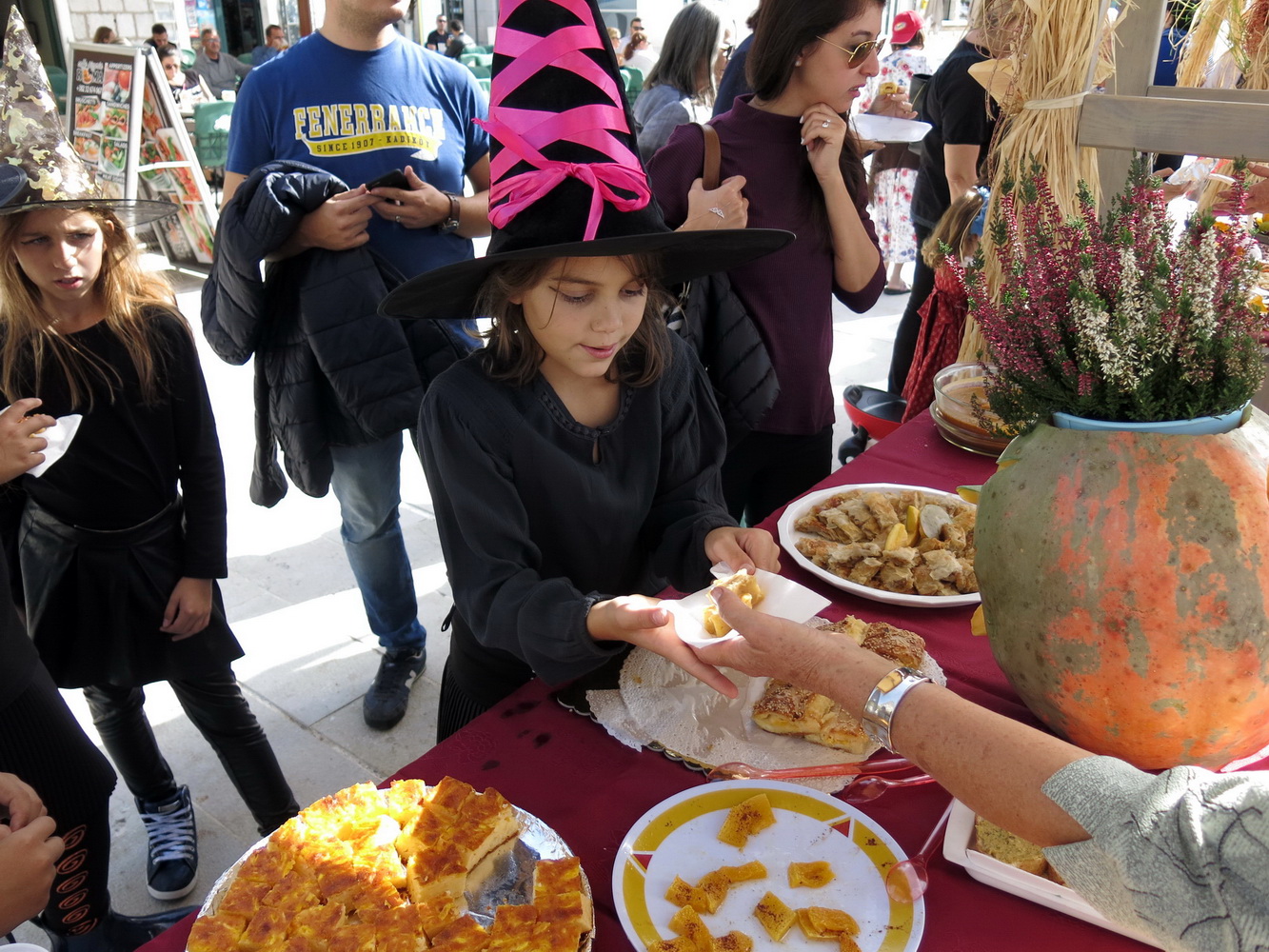 Pine u duhu prestojećeg praznika Haloween (Noći Vještica)