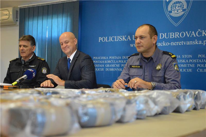 Na Karasovićima zaplijenjeno gotovo deset kilograma heroina - foto HINA