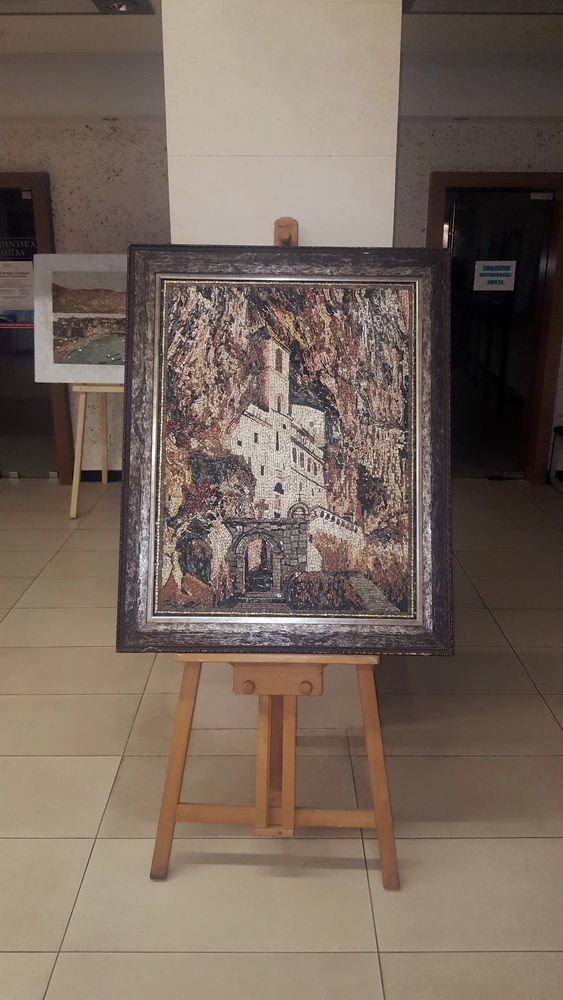 "Oprosti kamenu što ćuti"