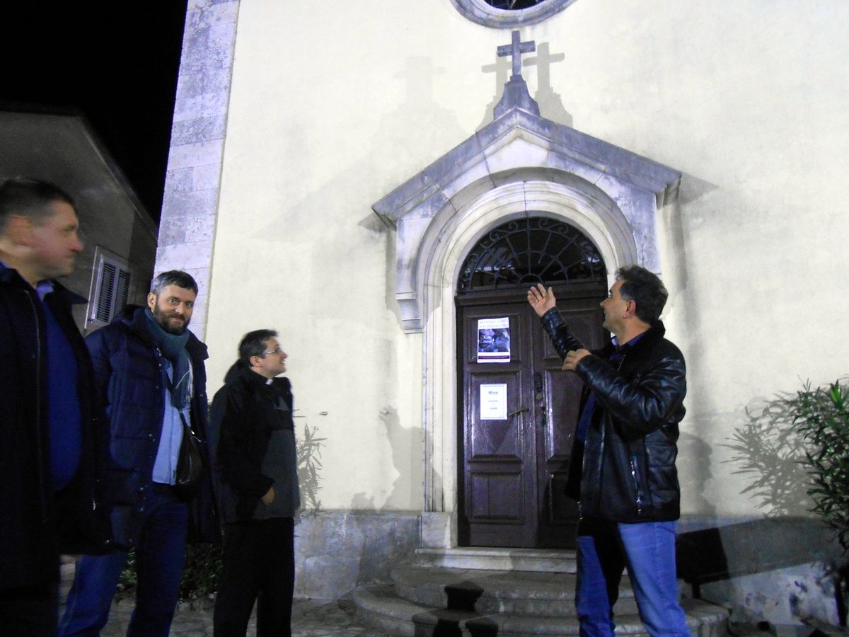 Pravoslavni vjernik osvijetlio župnu crkvu Sv. Marije u Sutomoru