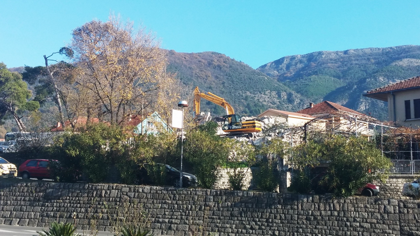 Stara škola rušenje